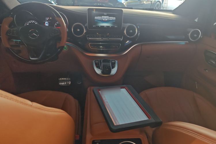 Used Mercedes-Benz V-Class 2018 V 260 L Prestige Extended Version China VI Center Console