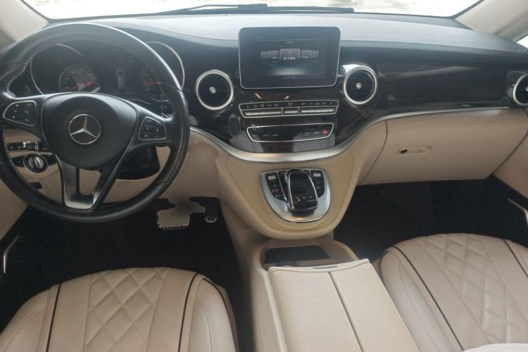 Used Mercedes-Benz V-Class 2018 V 260 L Prestige Extended Version China VI Center Console