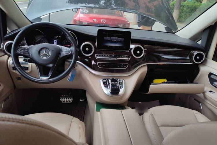 Used Mercedes-Benz V-Class 2018 V 260 L Prestige Extended Version China VI Center Console