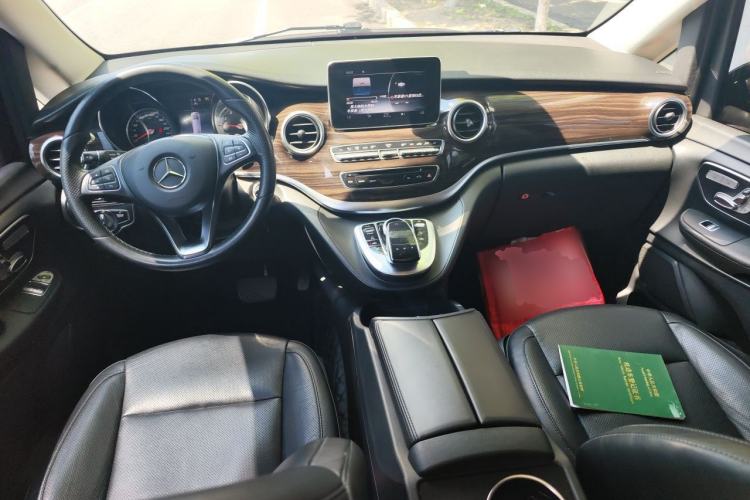 Used Mercedes-Benz V-Class 2018 V 260 Avantgarde Edition China VI Center Console