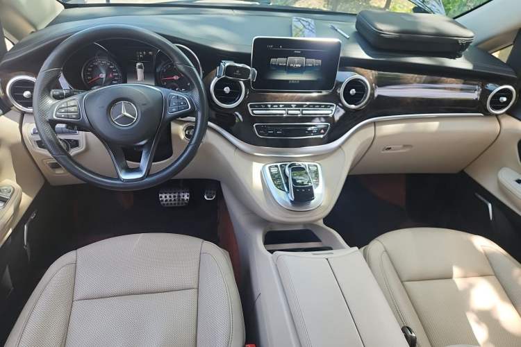 Used Mercedes-Benz V-Class 2018 V 260 Prestige Edition China VI Center Console
