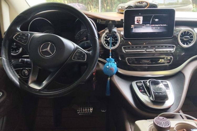 Used Mercedes-Benz V-Class 2018 V 260 Avantgarde Edition China VI Center Console