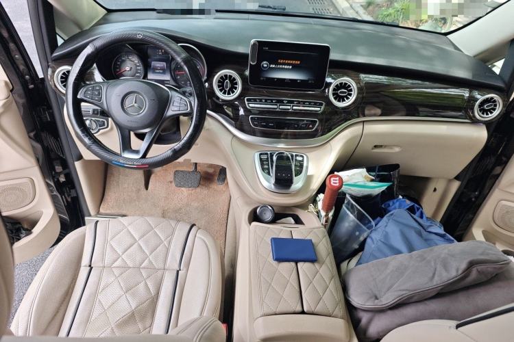 Used Mercedes-Benz V-Class 2018 V 260 Avantgarde Edition China VI Center Console