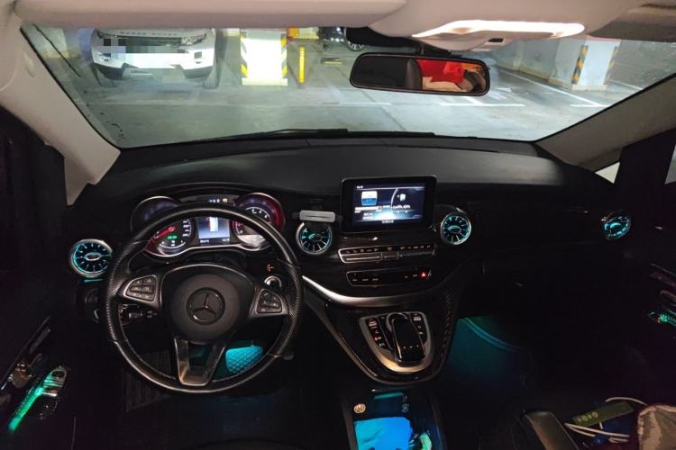 Used Mercedes-Benz V-Class 2018 V 260 Avantgarde Edition China VI Center Console