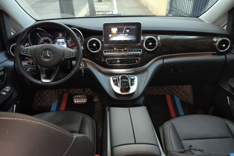 Used Mercedes-Benz V-Class 2018 V 260 L Prestige Extended Version China VI Center Console