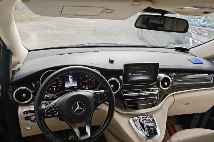 Used Mercedes-Benz V-Class 2018 V 260 L Prestige Extended Version China VI Center Console