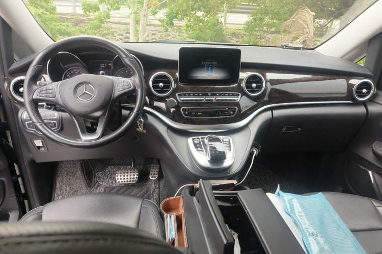 Used Mercedes-Benz V-Class 2018 V 260 Prestige Edition China VI Center Console