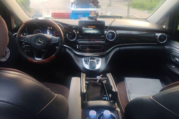 Used Mercedes-Benz V-Class 2018 V 260 Avantgarde Edition China VI Center Console