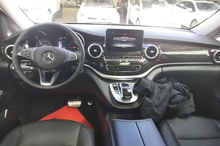 Used Mercedes-Benz V-Class 2018 V 260 L Prestige Extended Version China VI Center Console
