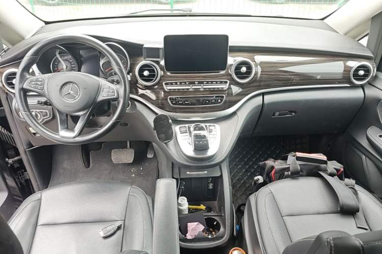 Used Mercedes-Benz V-Class 2018 V 260 Avantgarde Edition China VI Center Console