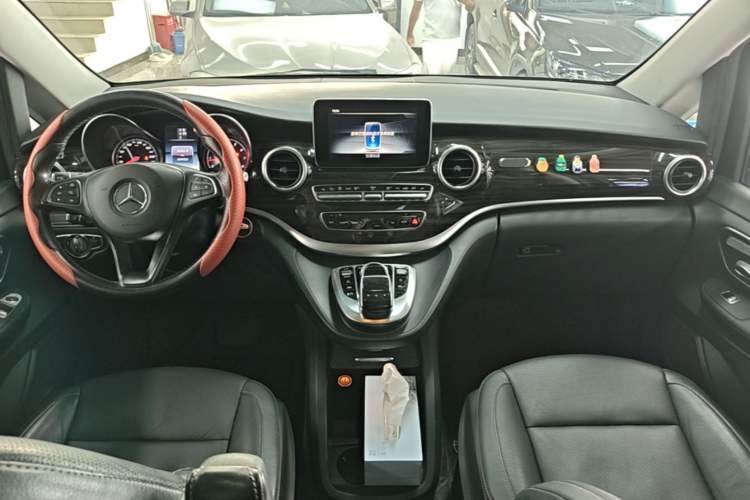 Used Mercedes-Benz V-Class 2018 V 260 Avantgarde Edition China VI Center Console