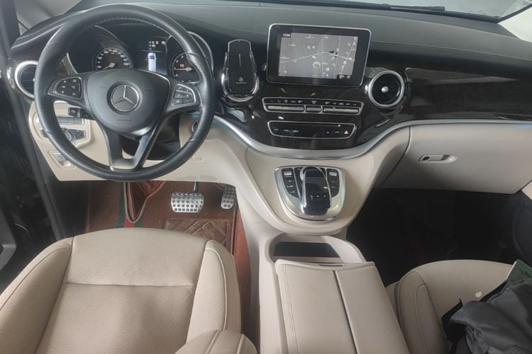 Used Mercedes-Benz V-Class 2018 V 260 Prestige Edition China VI Center Console
