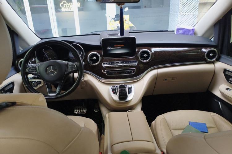 Used Mercedes-Benz V-Class 2018 V 260 Prestige Edition China VI Center Console