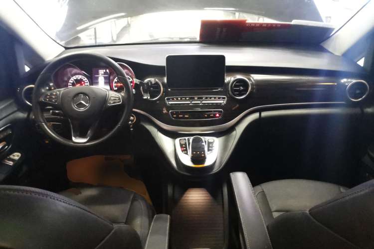 Used Mercedes-Benz V-Class 2018 V 260 Avantgarde Edition China V Center Console