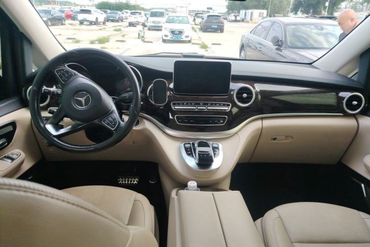 Used Mercedes-Benz V-Class 2018 V 260 L Prestige Extended Version China VI Center Console