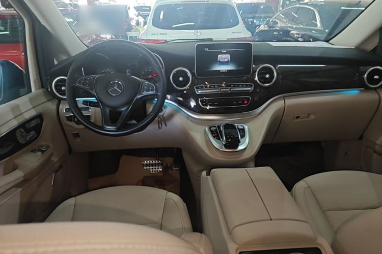 Used Mercedes-Benz V-Class 2018 V 260 L Prestige Extended Version China VI Center Console