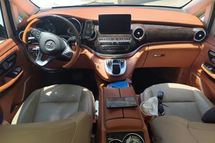 Used Mercedes-Benz V-Class 2018 V 260 L Prestige Extended Version China VI Center Console