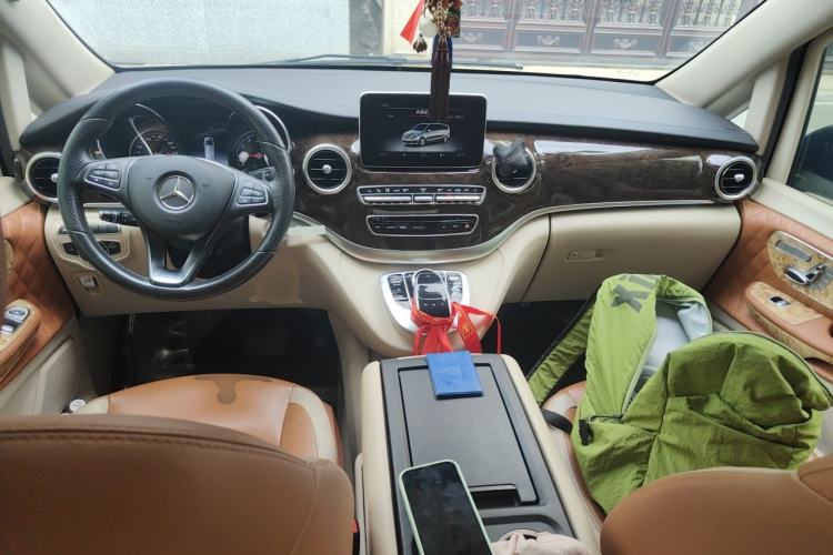Used Mercedes-Benz V-Class  Center Console