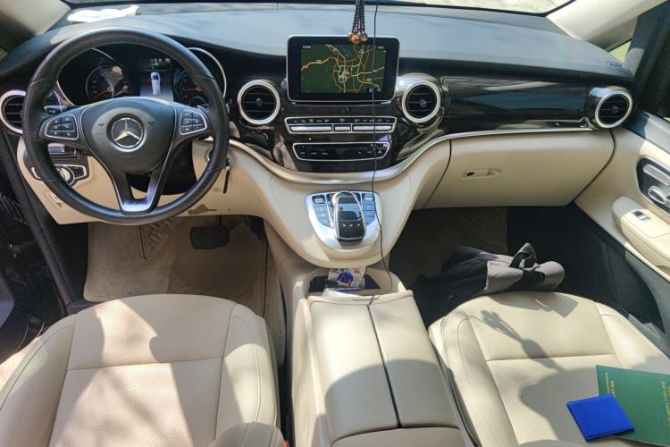 Used Mercedes-Benz V-Class 2018 V 260 Avantgarde Edition China VI Center Console