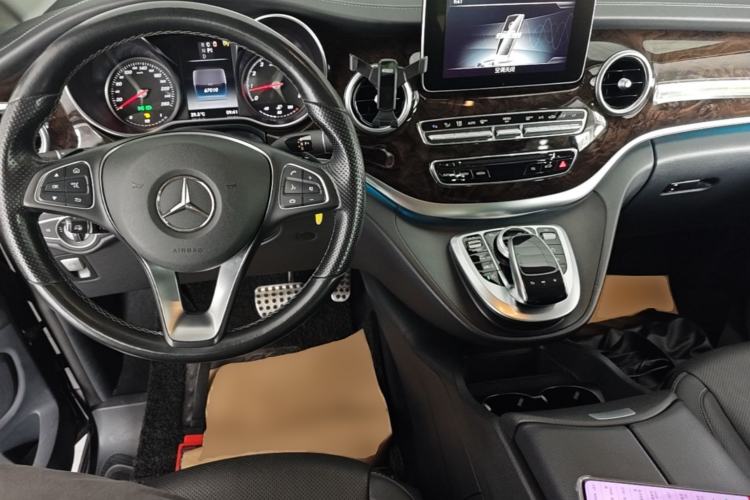 Used Mercedes-Benz V-Class 2018 V 260 L Prestige Extended Version China VI Center Console