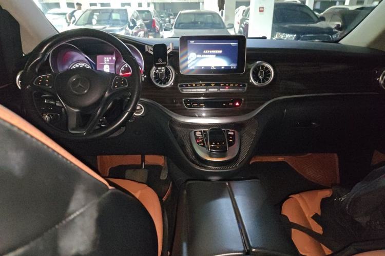 Used Mercedes-Benz V-Class 2018 V 260 Avantgarde Edition China VI Center Console