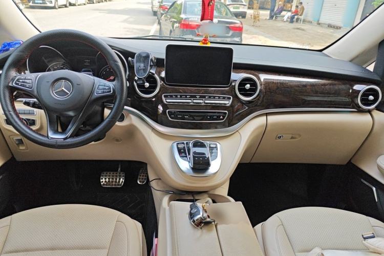 Used Mercedes-Benz V-Class 2018 V 260 Prestige Edition China VI Center Console