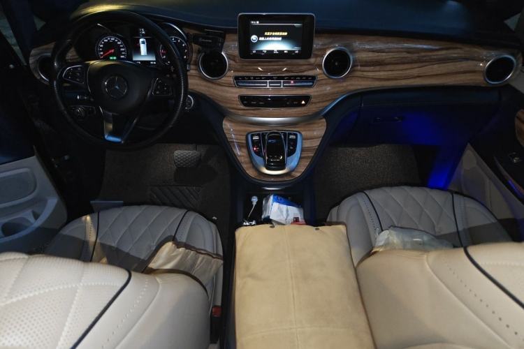 Used Mercedes-Benz V-Class  Center Console