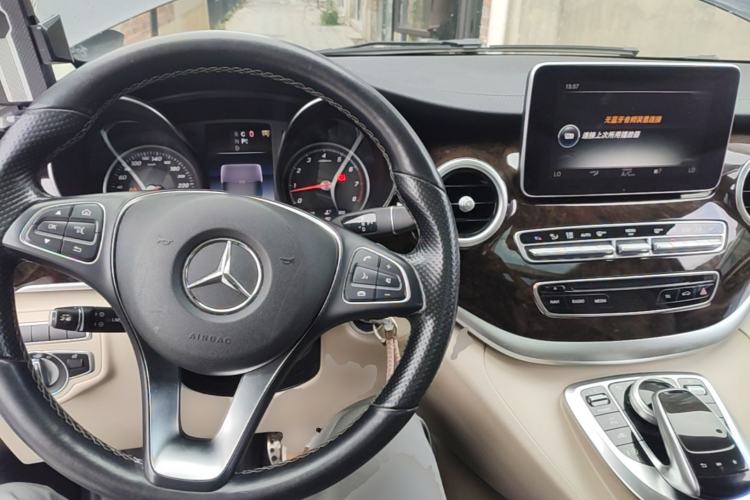 Used Mercedes-Benz V-Class 2018 V 260 Prestige Edition China VI Center Console