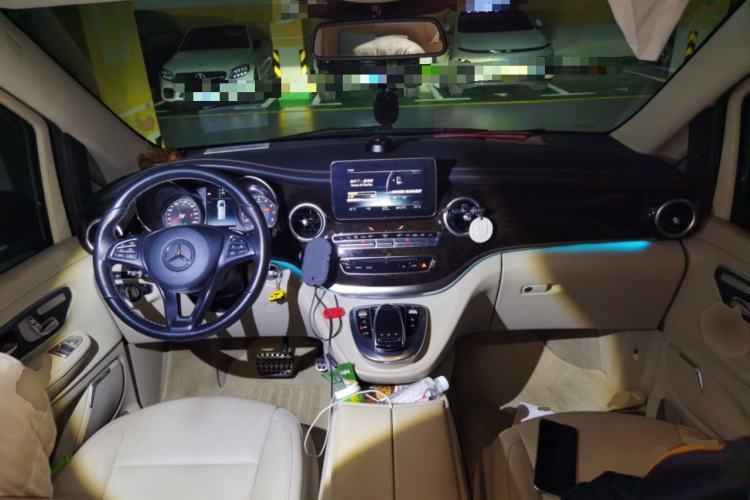 Used Mercedes-Benz V-Class 2018 V 260 L Prestige Extended Version China VI Center Console
