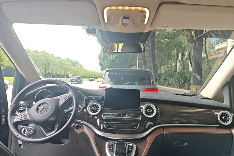 Used Mercedes-Benz V-Class 2018 V 260 L Prestige Extended Version China VI Center Console