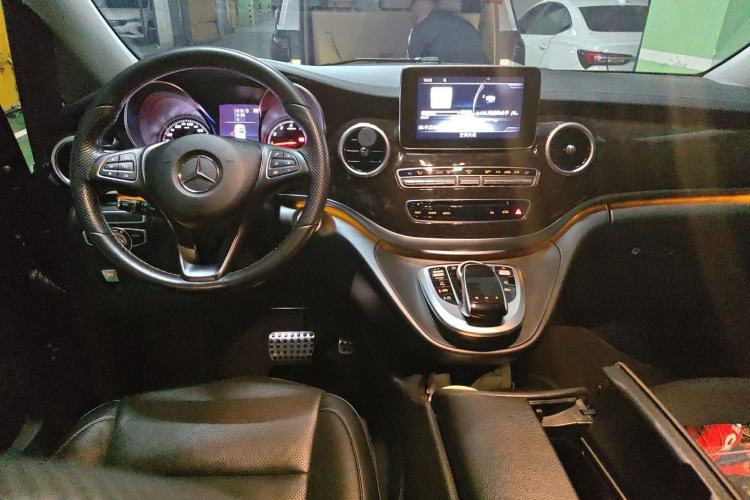 Used Mercedes-Benz V-Class 2018 V 260 L Prestige Extended Version China VI Center Console