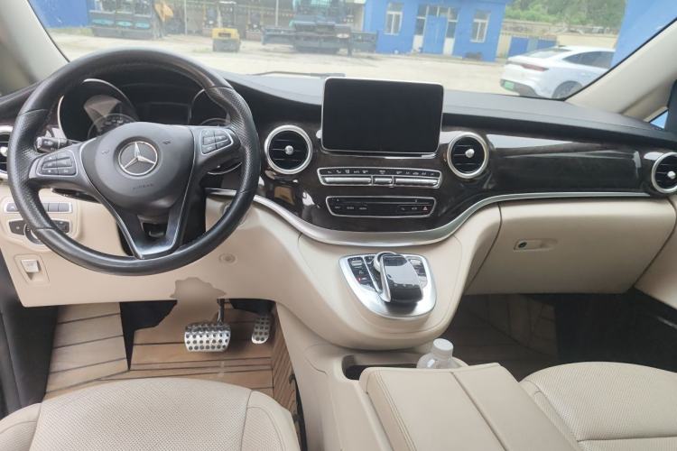 Used Mercedes-Benz V-Class 2018 V 260 Prestige Edition China VI Center Console