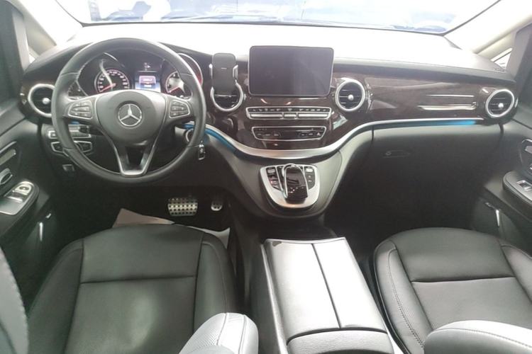 Used Mercedes-Benz V-Class 2018 V 260 Prestige Edition China VI Center Console
