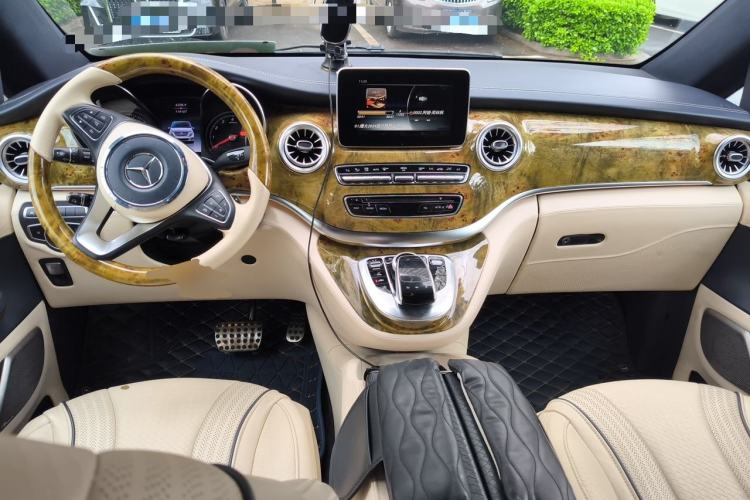 Used Mercedes-Benz V-Class 2018 V 260 L Prestige Extended Version China VI Center Console