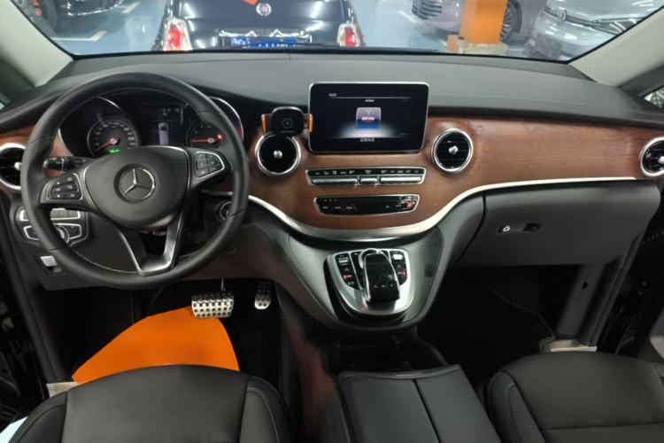 Used Mercedes-Benz V-Class 2018 V 260 L Prestige Extended Version China VI Center Console