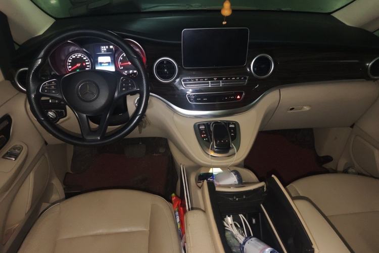Used Mercedes-Benz V-Class 2018 V 260 Avantgarde Edition China VI Center Console