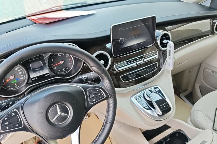 Used Mercedes-Benz V-Class 2018 V 260 L Prestige Extended Version China VI Center Console