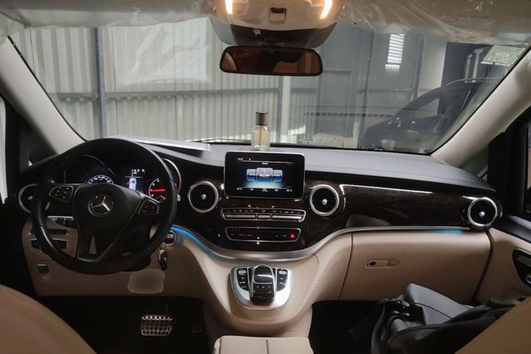 Used Mercedes-Benz V-Class 2018 V 260 Prestige Edition China VI Center Console