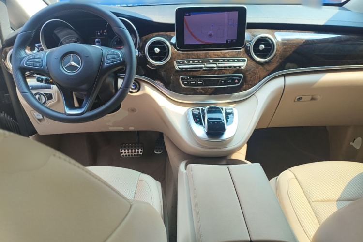 Used Mercedes-Benz V-Class 2018 V 260 L Prestige Extended Version China VI Center Console