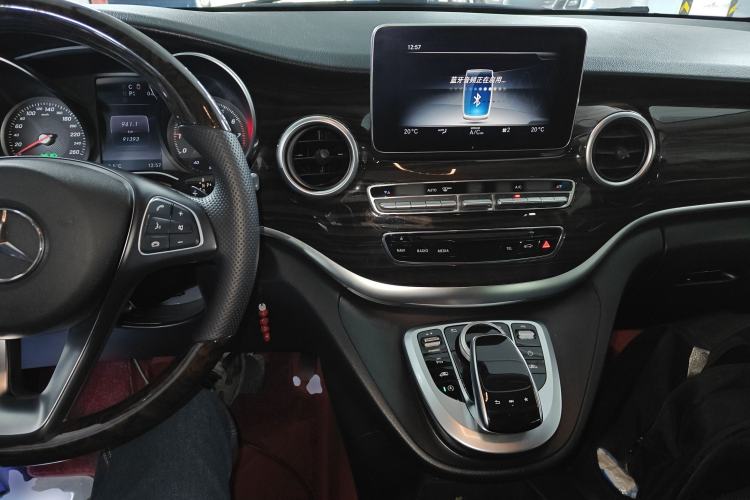 Used Mercedes-Benz V-Class 2018 V 260 Avantgarde Edition China VI Center Console