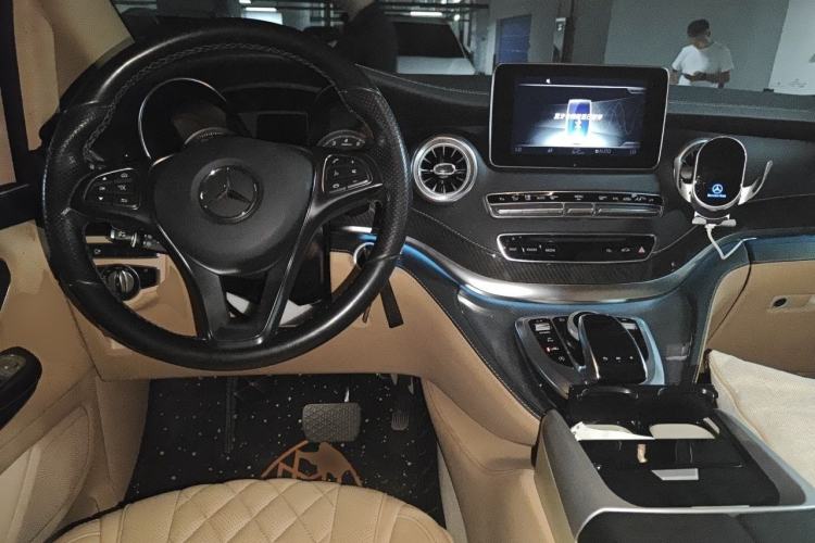 Used Mercedes-Benz V-Class 2018 V 260 L Prestige Extended Version China VI Center Console