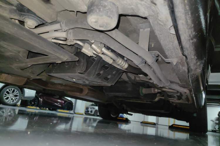 Used Mercedes-Benz V-Class  Chassis Front Left