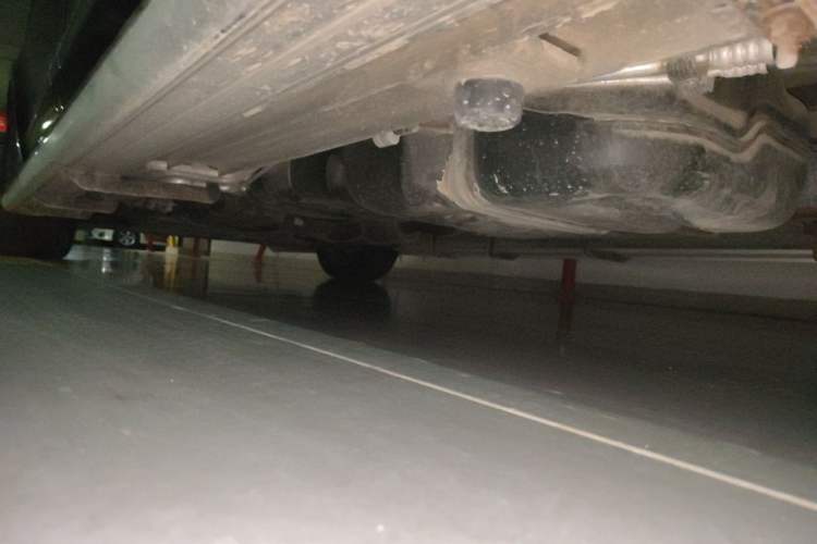 Used Mercedes-Benz V-Class  Chassis Rear Left
