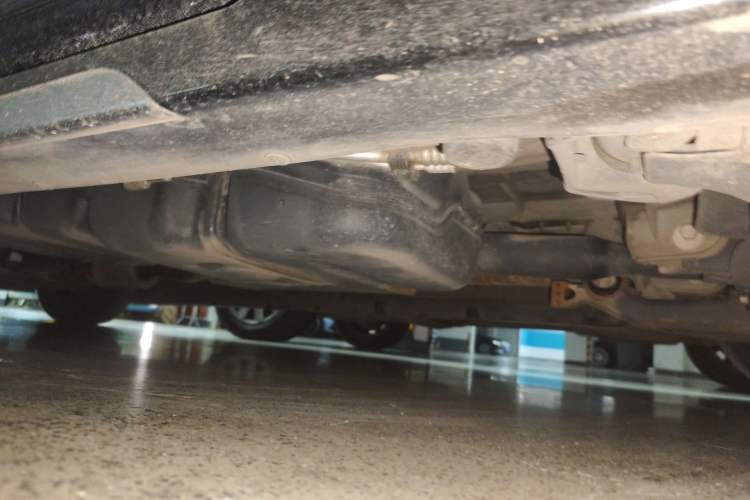 Used Mercedes-Benz V-Class  Chassis Rear Left