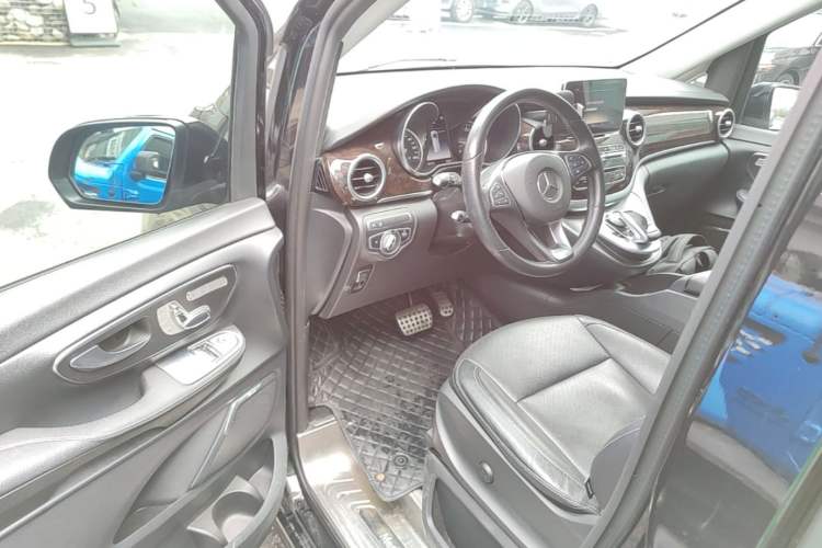 Used Mercedes-Benz V-Class 2018 V 260 Prestige Edition China VI Driver Seat