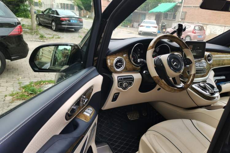 Used Mercedes-Benz V-Class 2018 V 260 L Prestige Extended Version China VI Driver Seat