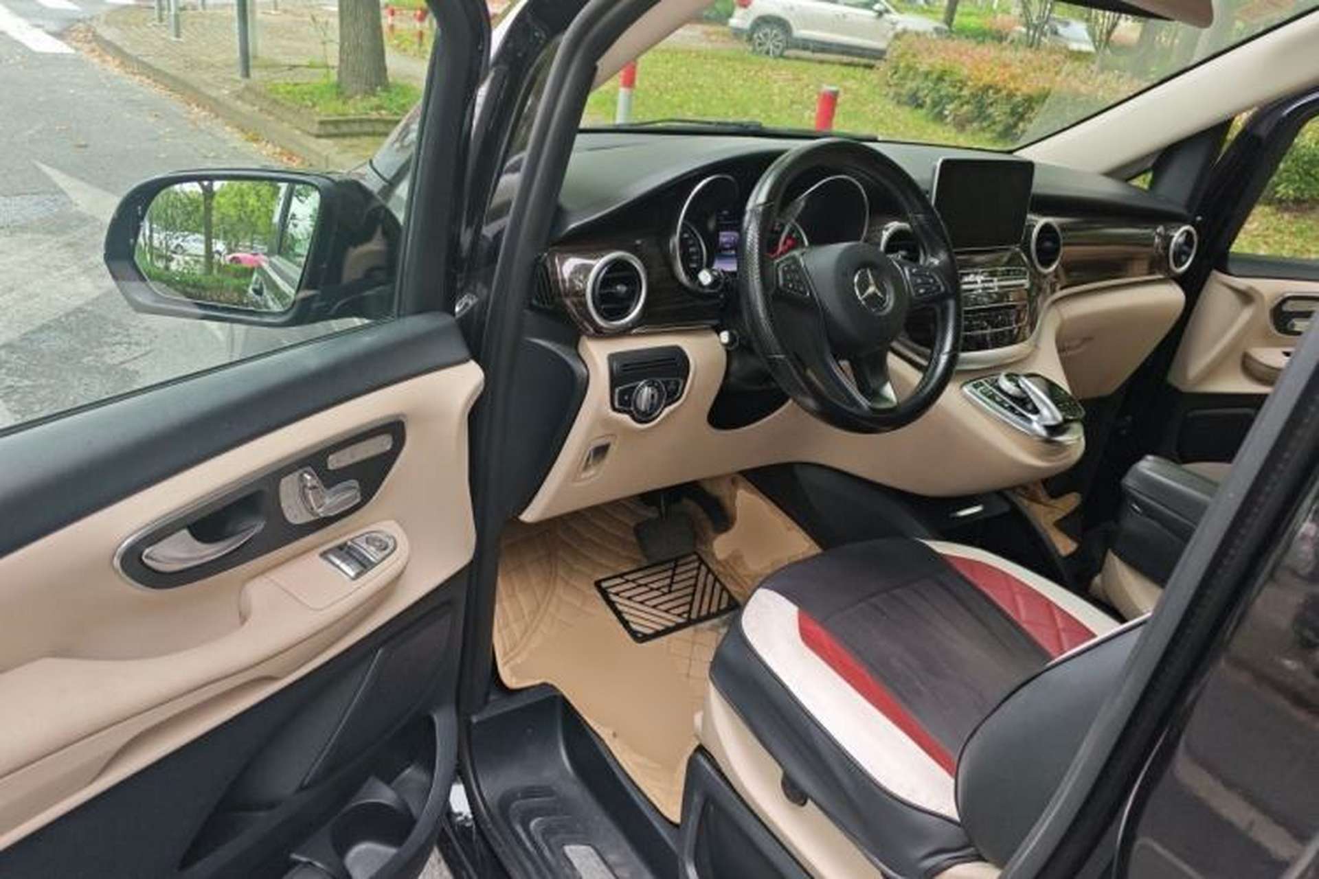 Used Mercedes-Benz V-Class 2018 V 260 Avantgarde Edition China VI Driver Seat