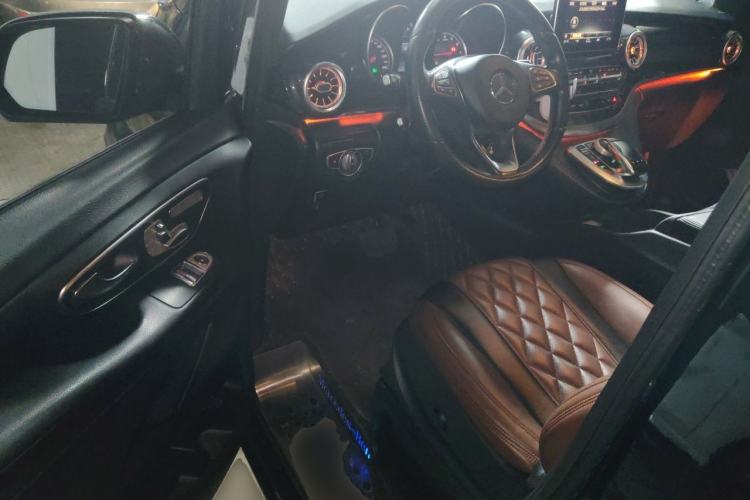 Used Mercedes-Benz V-Class 2018 V 260 Avantgarde Edition China VI Driver Seat
