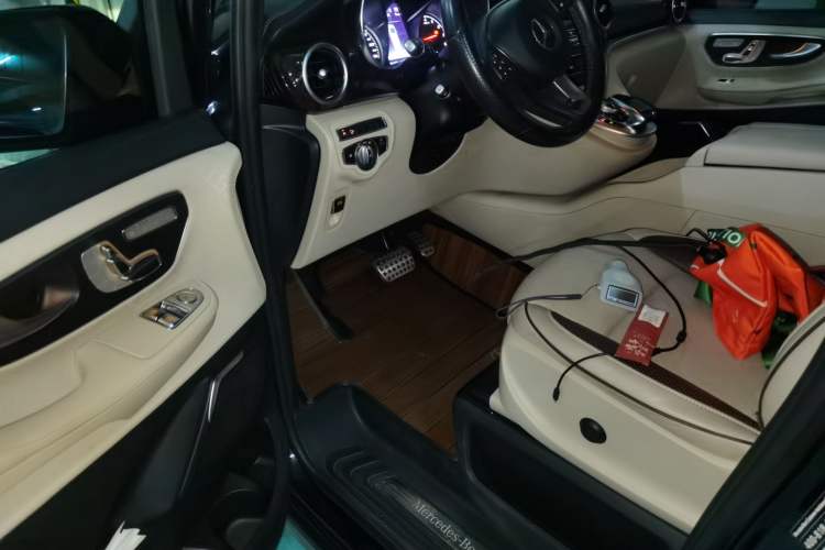 Used Mercedes-Benz V-Class 2018 V 260 L Prestige Extended Version China VI Driver Seat