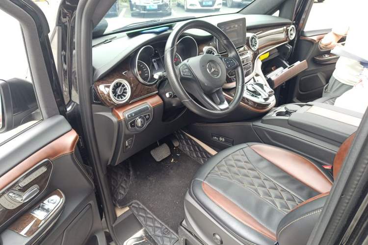 Used Mercedes-Benz V-Class 2018 V 260 L Prestige Extended Version China VI Driver Seat
